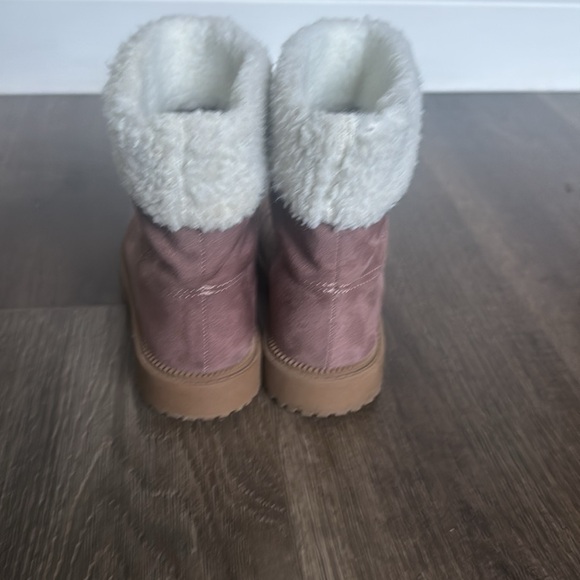 Old Navy Pink Kids Boots -  Size 13 - Picture 4 of 5